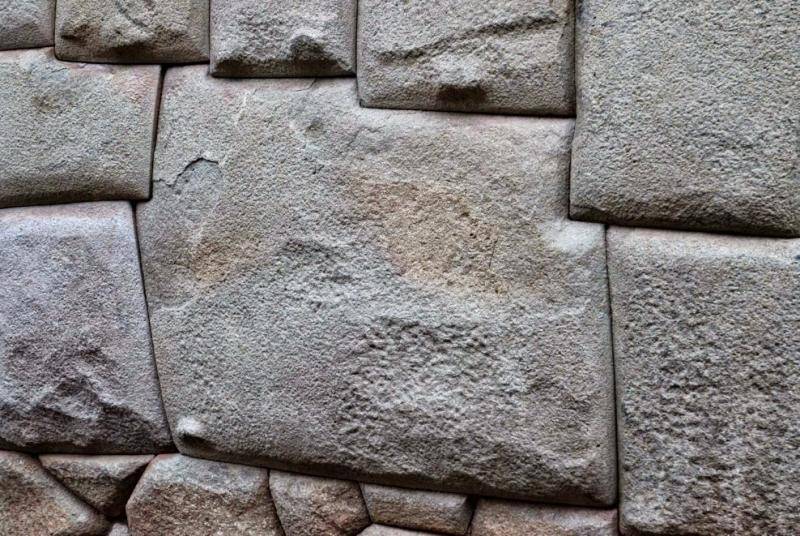 pierre aux 12 angles à Cusco